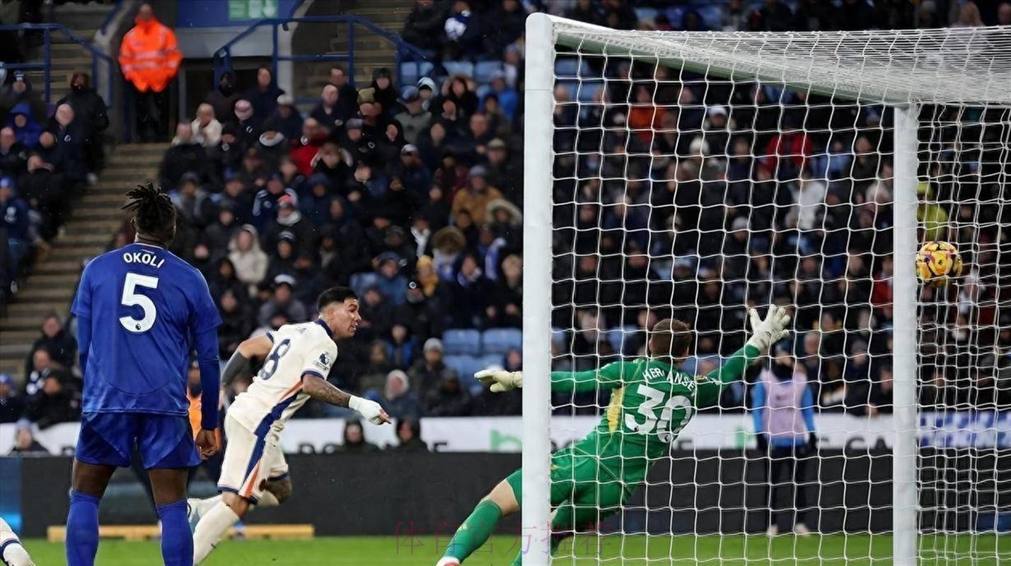 蓝军门神高难度神扑!5救险封杀皇马 逼近欧冠纪录 蓝军门神高难度神扑!5救险封杀皇马 逼近欧冠纪录